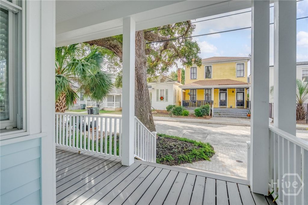 Image 2 of property listing at 216 W 43rd Street, Savannah, GA 31401