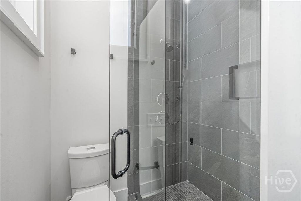 Image 23 of property listing at 216 W 43rd Street, Savannah, GA 31401