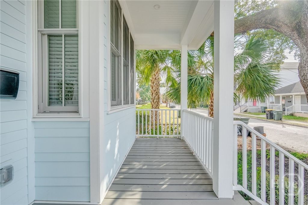 Image 3 of property listing at 216 W 43rd Street, Savannah, GA 31401