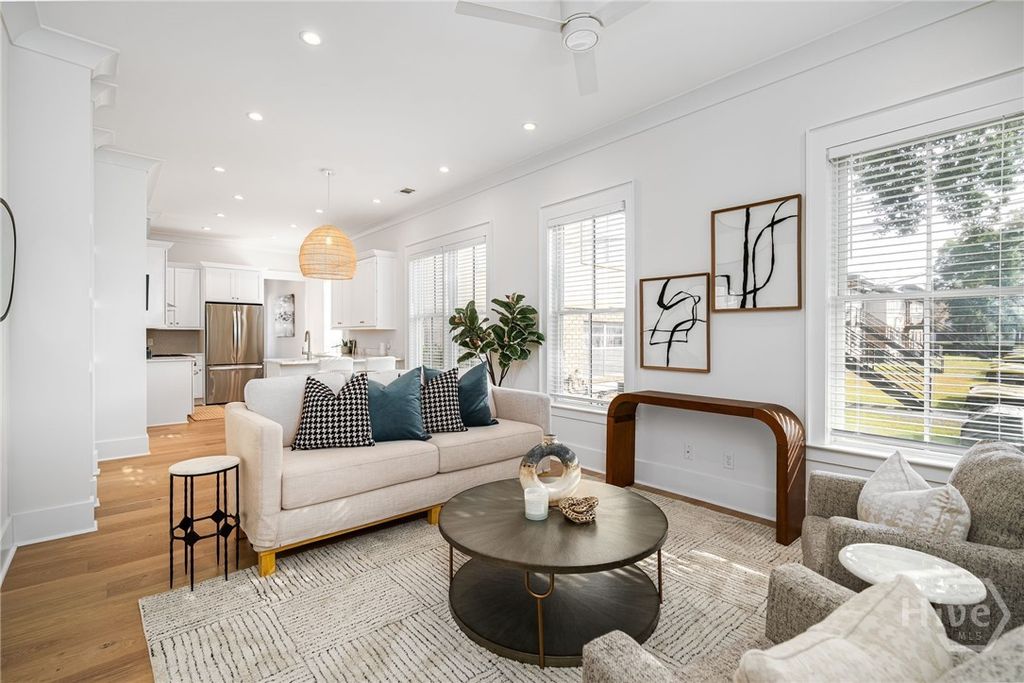 Image 5 of property listing at 216 W 43rd Street, Savannah, GA 31401