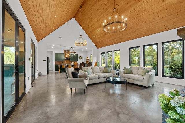 10202 Woodlane Boulevard, Magnolia, TX 77354