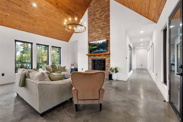 10202 Woodlane Boulevard, Magnolia, TX 77354