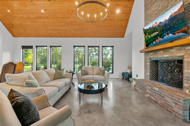 10202 Woodlane Boulevard, Magnolia, TX 77354