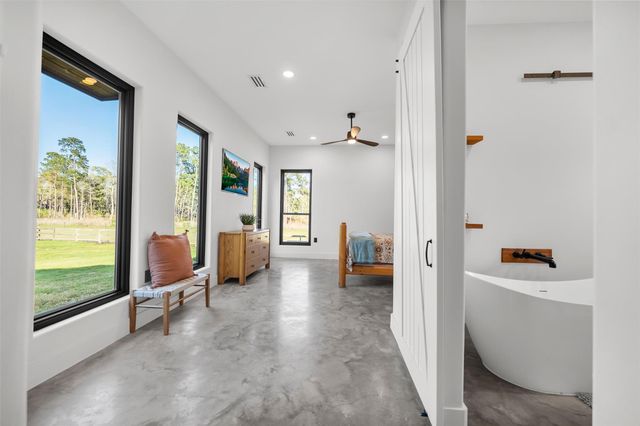 10202 Woodlane Boulevard, Magnolia, TX 77354