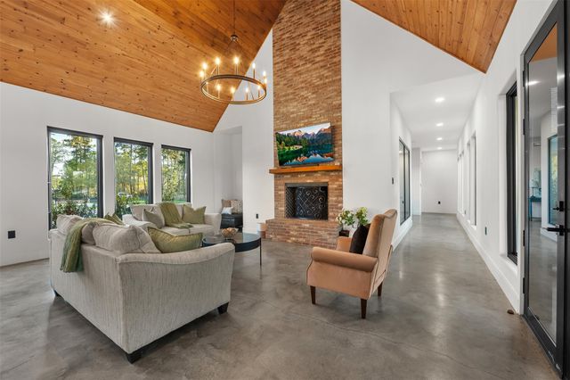 10202 Woodlane Boulevard, Magnolia, TX 77354