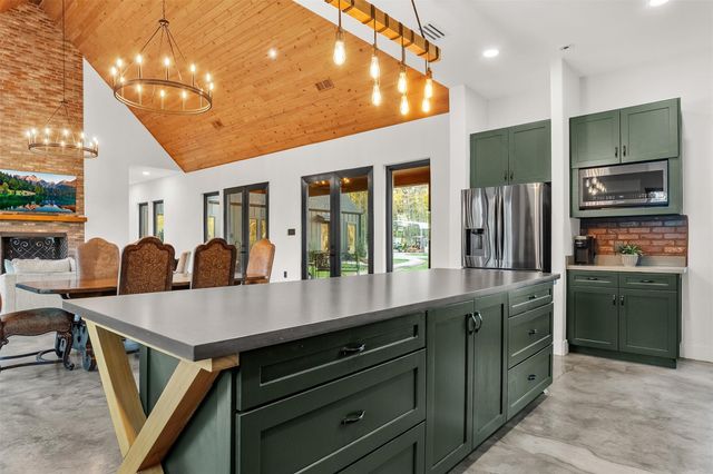 10202 Woodlane Boulevard, Magnolia, TX 77354