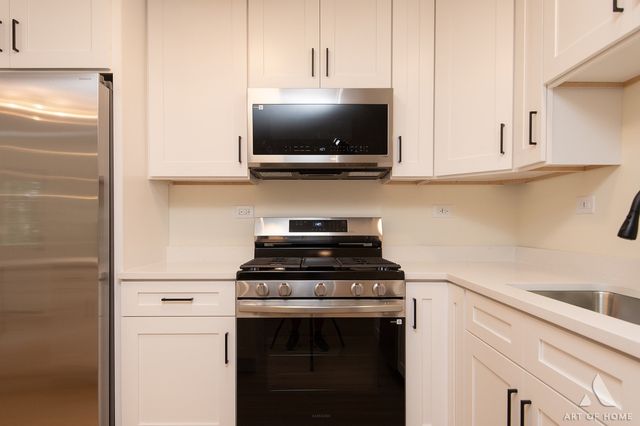 910 College Avenue, Matteson, IL 60443