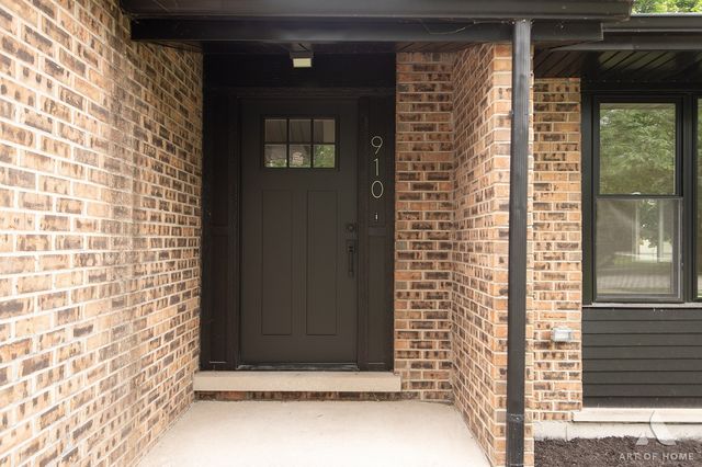 910 College Avenue, Matteson, IL 60443