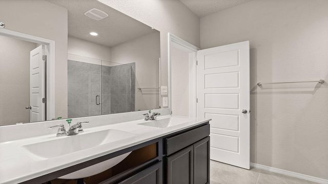 6 Seguro Court, Los Lunas, NM 87031
