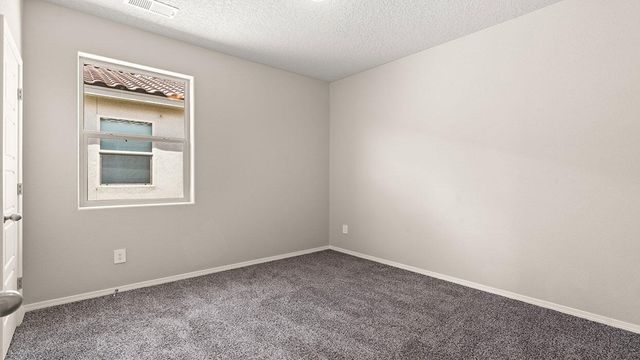 6 Seguro Court, Los Lunas, NM 87031
