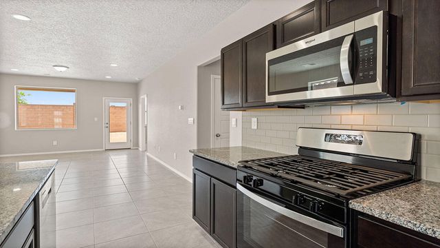6 Seguro Court, Los Lunas, NM 87031