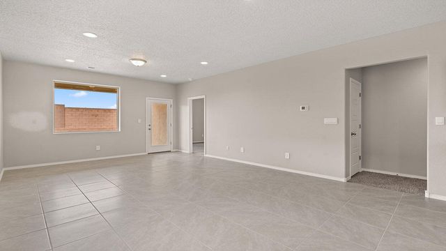 6 Seguro Court, Los Lunas, NM 87031