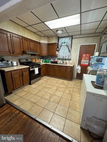 2221 TASKER ST, Philadelphia, PA 19145