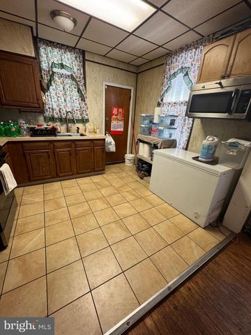 2221 TASKER ST, Philadelphia, PA 19145