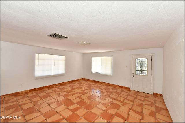 7817 West Drive, El Paso, TX 79915