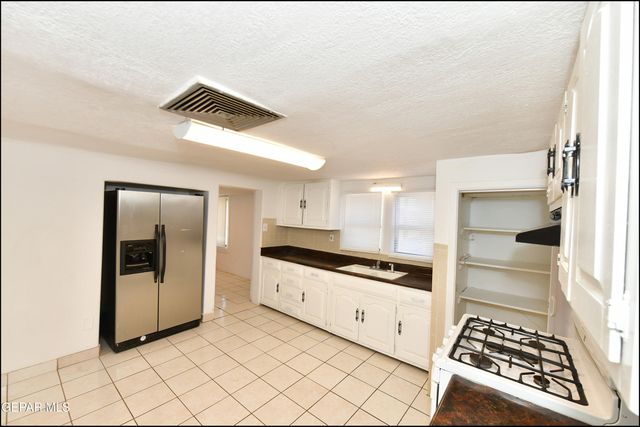 7817 West Drive, El Paso, TX 79915