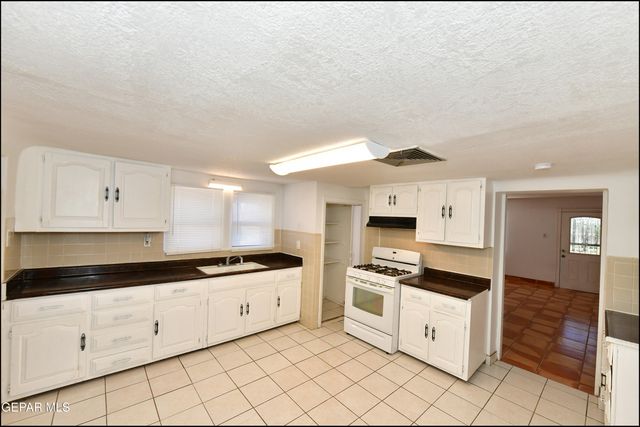 7817 West Drive, El Paso, TX 79915