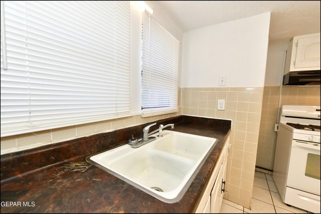 7817 West Drive, El Paso, TX 79915