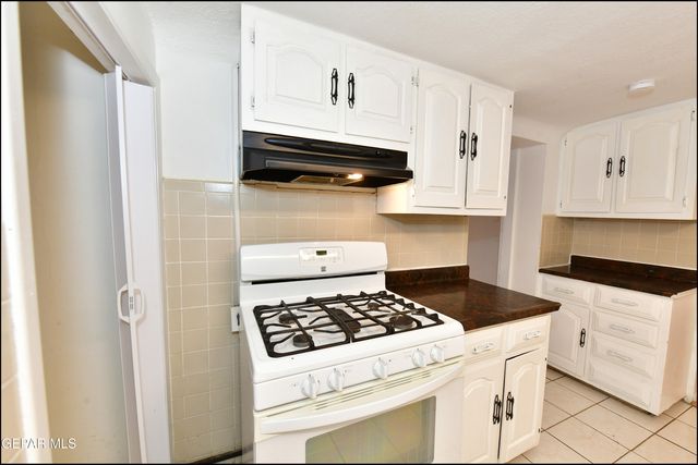 7817 West Drive, El Paso, TX 79915