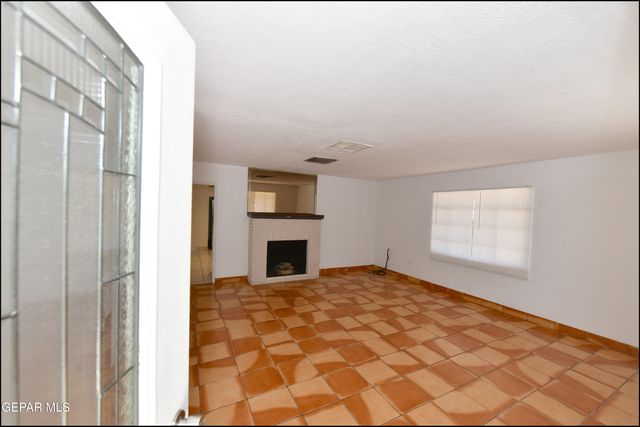 7817 West Drive, El Paso, TX 79915