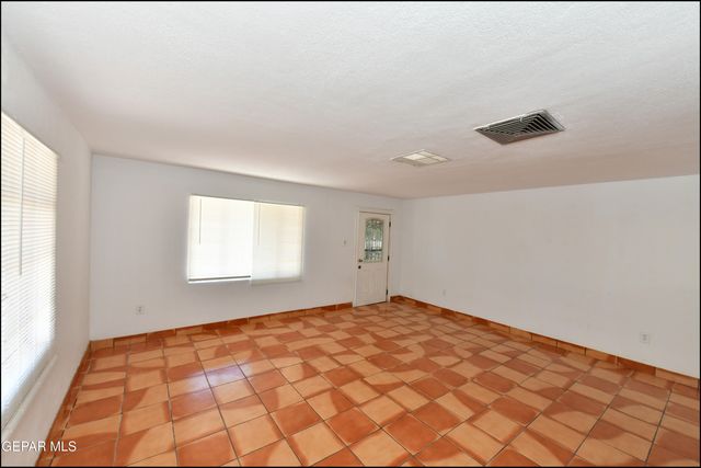 7817 West Drive, El Paso, TX 79915