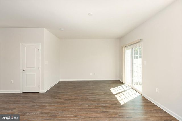 1006 VALLEY RUN DR, Fredericksburg, VA 22401