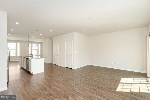 1006 VALLEY RUN DR, Fredericksburg, VA 22401