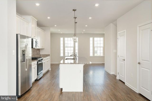 1006 VALLEY RUN DR, Fredericksburg, VA 22401