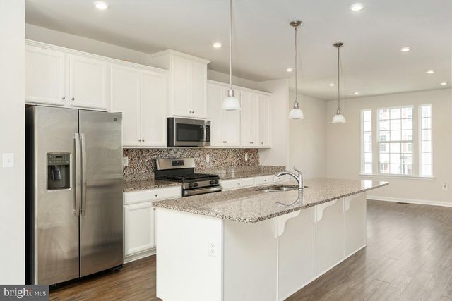 1006 VALLEY RUN DR, Fredericksburg, VA 22401