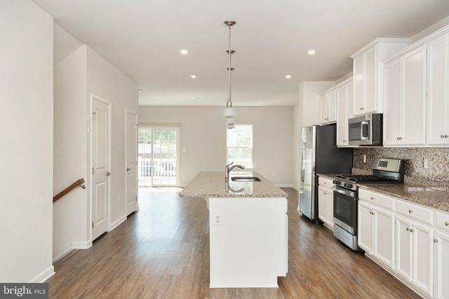 1006 VALLEY RUN DR, Fredericksburg, VA 22401