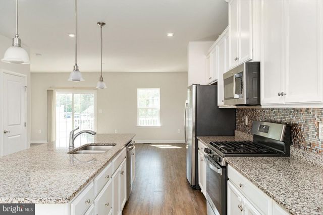1006 VALLEY RUN DR, Fredericksburg, VA 22401