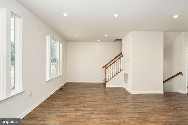 1006 VALLEY RUN DR, Fredericksburg, VA 22401