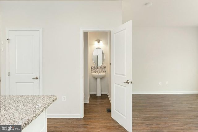 1006 VALLEY RUN DR, Fredericksburg, VA 22401