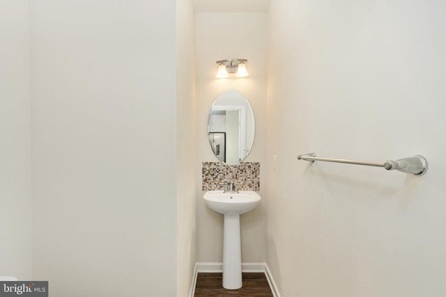 1006 VALLEY RUN DR, Fredericksburg, VA 22401
