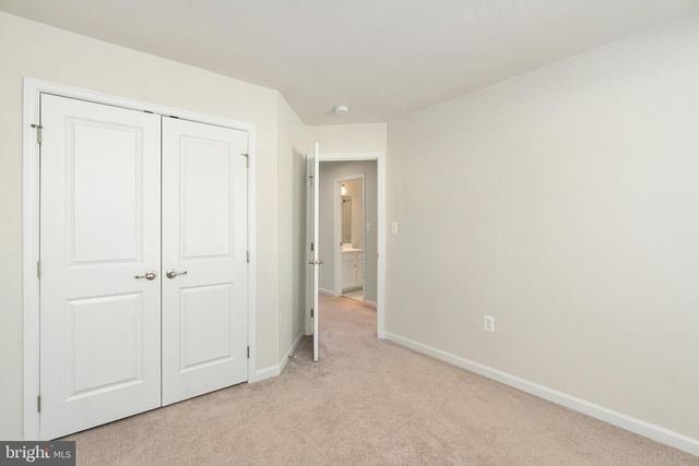 1006 VALLEY RUN DR, Fredericksburg, VA 22401