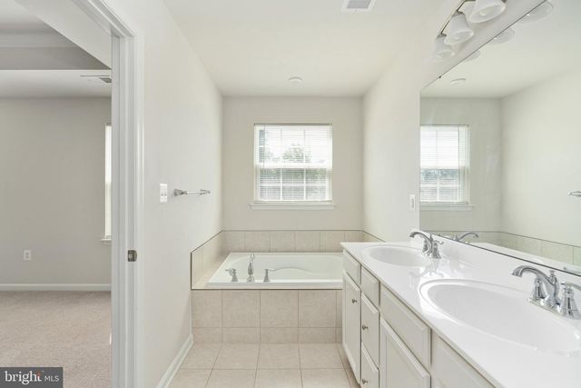 1006 VALLEY RUN DR, Fredericksburg, VA 22401