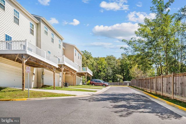 1006 VALLEY RUN DR, Fredericksburg, VA 22401