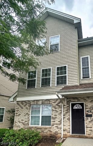 178 Front St, Elizabeth City, NJ 07206