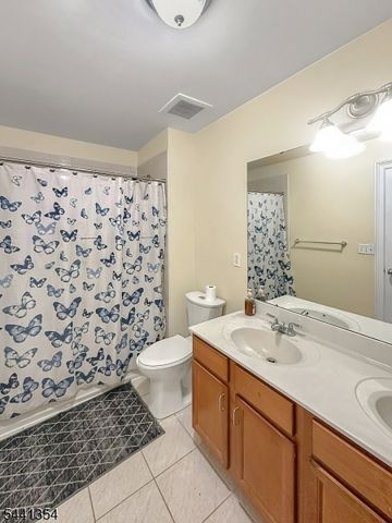 178 Front St, Elizabeth City, NJ 07206