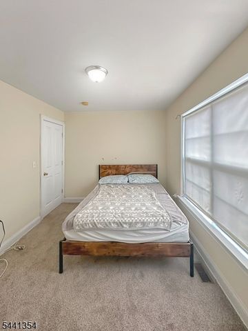 178 Front St, Elizabeth City, NJ 07206