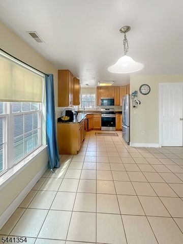178 Front St, Elizabeth City, NJ 07206