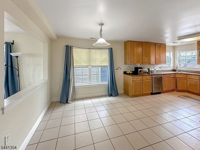 178 Front St, Elizabeth City, NJ 07206