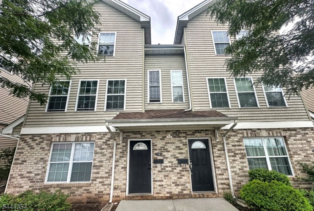 178 Front St, Elizabeth City, NJ 07206