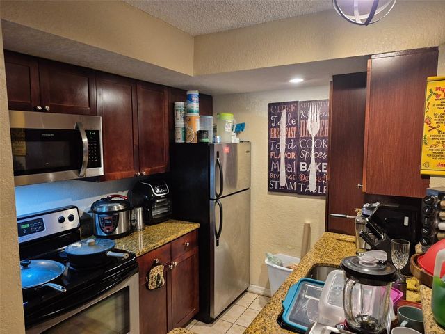 5124 CONROY ROAD 11, Orlando, FL 32811