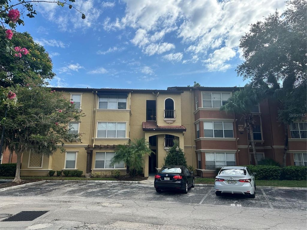 5124 CONROY ROAD 11, Orlando, FL 32811