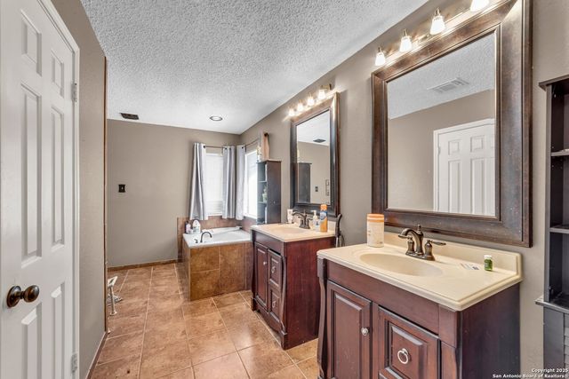 8746 Serene Ridge, San Antonio, TX 78239