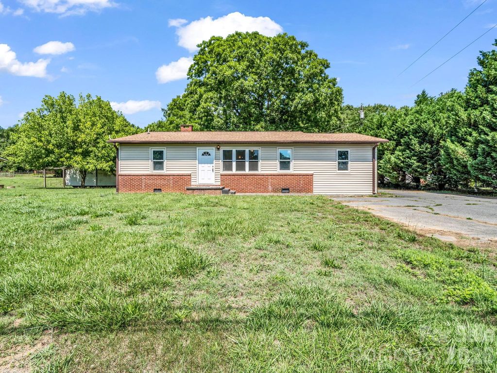 1758 Chase High Road, Forest City, NC 28043