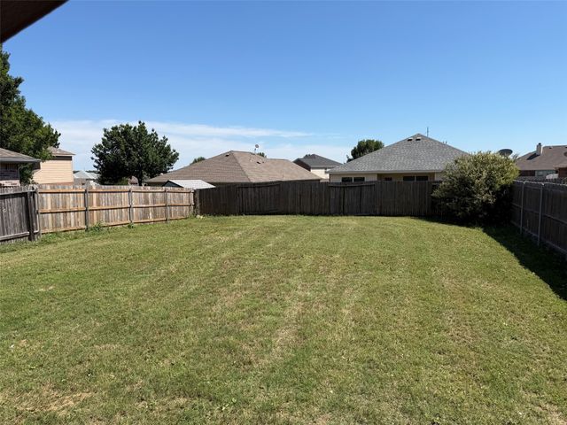 110 Cowpoke Court, Newark, TX 76071