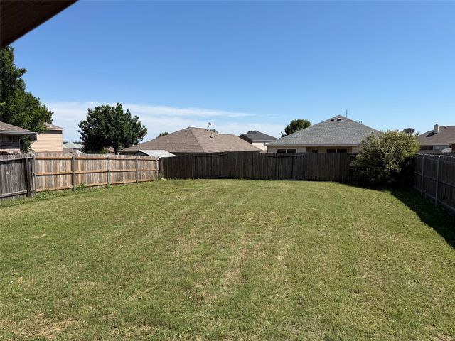 110 Cowpoke Court, Newark, TX 76071