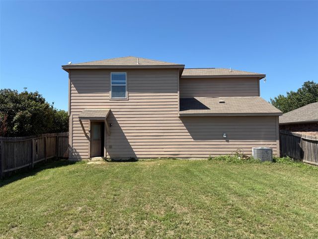 110 Cowpoke Court, Newark, TX 76071